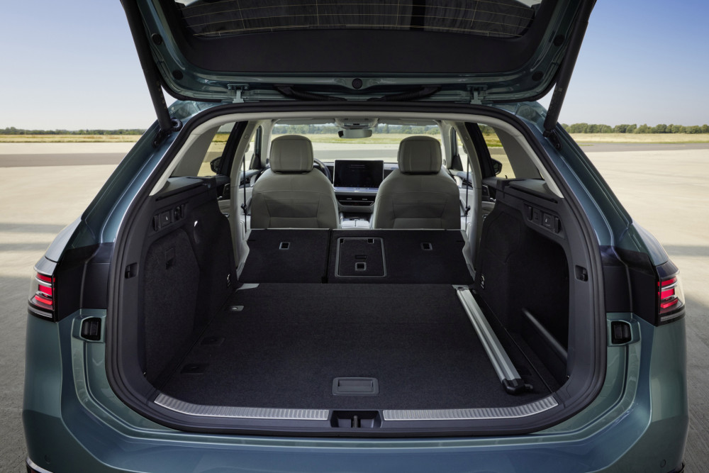 Volkswagen Passat Variant Elegance mariposit green 2024
